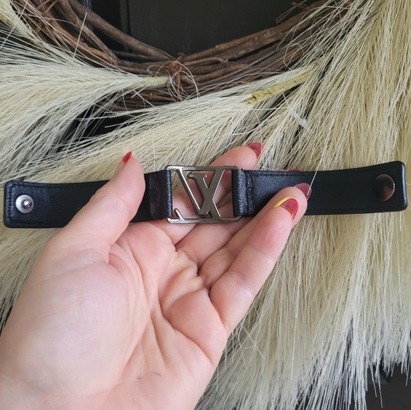 LOUIS VUITTON CUFF BRACELET IN BLACK LEATHER WITH SILVER HARDWARE 🤎🖤🤎🖤🤎🖤 - Picture 3 of 8